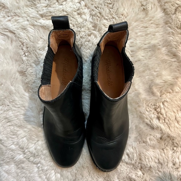 Madewell The Ainsley Chelsea Boot
J8295 leather size 6 - Picture 8 of 15